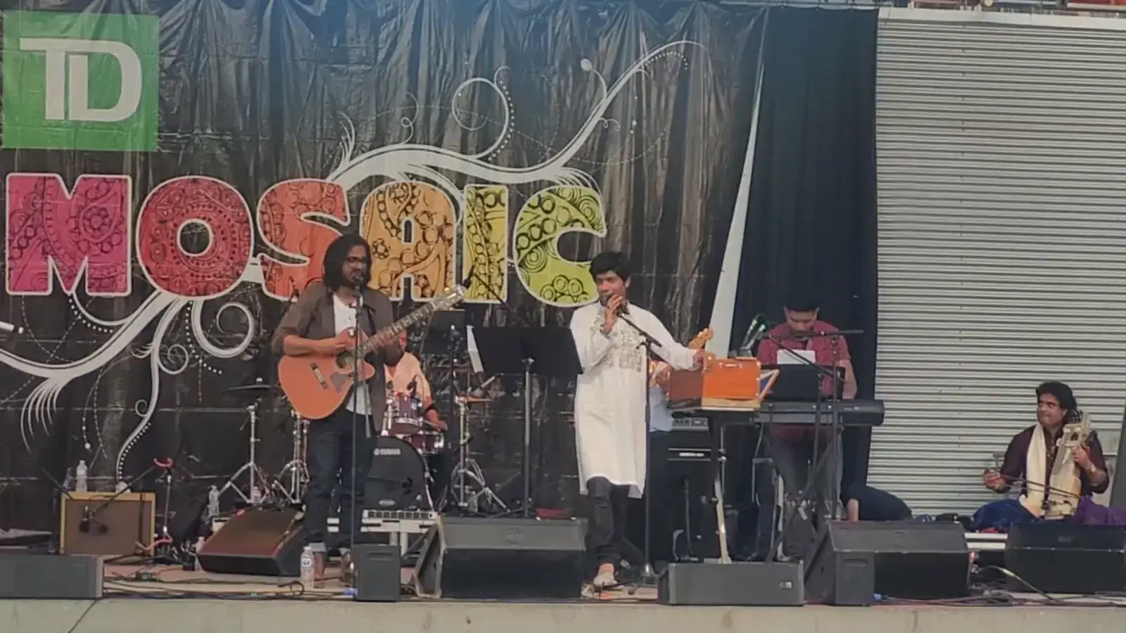 Mohsin Shaukat Ali performing on the Mosaic stage