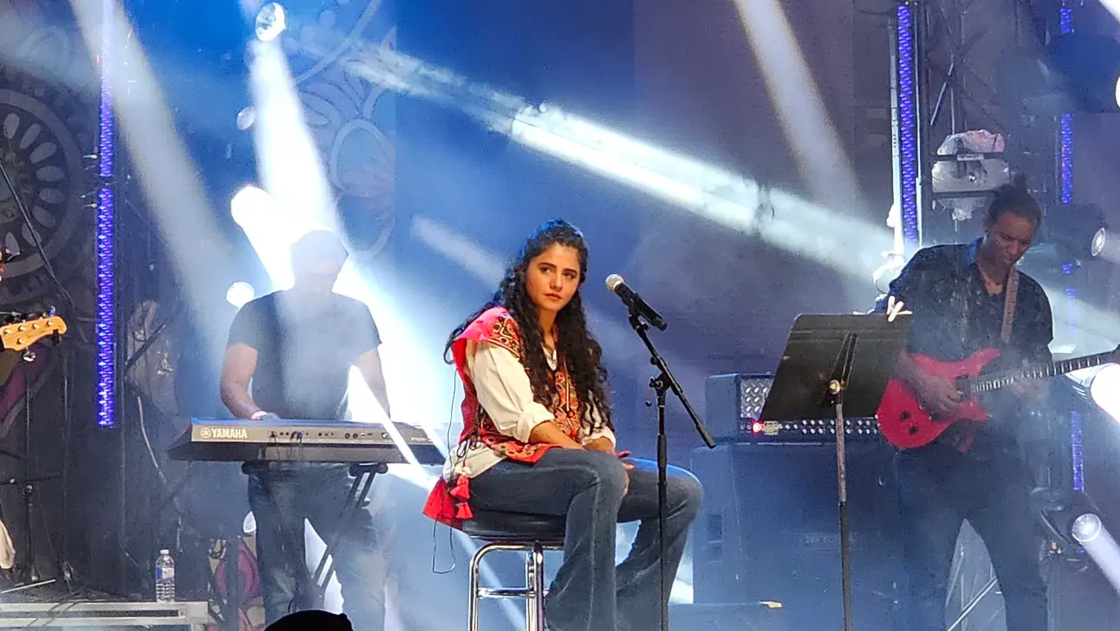 Qurat-ul-Ain Balouch singing with her band